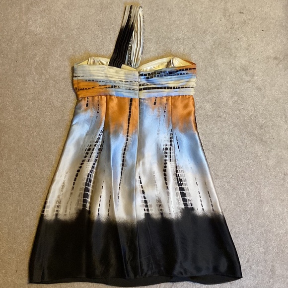 Gorgeous dress! Perfect for a summer wedding. 100% silk. Worn once. - Picture 2 of 3